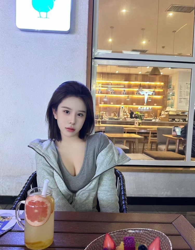 陈叔叔双飞我和我妈小说,免费观看高清视频